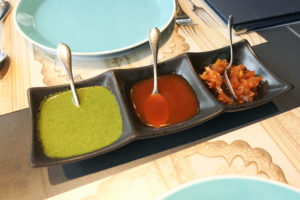 ミントソース、タマリンドソース、マンゴーチャツネ