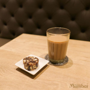 ムンバイマサラチャイとデーツ＆ナッツバルフィ