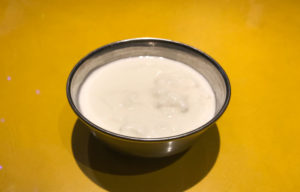 ムンバイ　手作りプレーンヨーグルト（ダヒ）