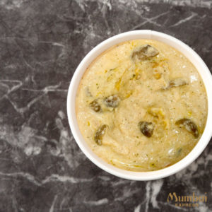 きのことチキンのホワイトカレー　　ムンバイエクスプレス　船橋　シャポー船橋　千葉　総武線　インドカレー　テイクアウト