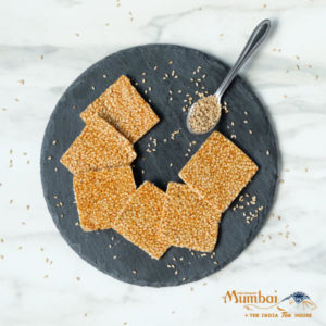 ティルパッティ Til Patti ごまおこし ゴマのお菓子インドスイーツ ミタイ Mithai インドのお菓子 インド料理ムンバイ 四谷 ムンバイダイニング アトレ恵比寿 カフェ ティータイム