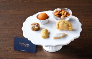 インド菓子　インドスイーツ　ミタイ　Mithai　マサラナッツ　インドスナック　インド料理ムンバイ　東京　四谷　アトレ恵比寿　グラブジャムン　グジヤ　カジュバルフィ　ベイサンピンニー　カジュールバルフィ　デーツ＆ナッツバルフィ　インドオンラインツアー　あうたび