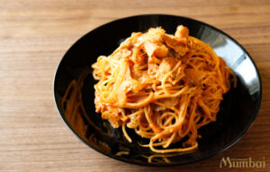 バターチキンパスタ　冷凍カレー　アレンジ　レシピ　インド料理ムンバイ