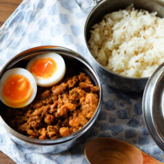 ダッバー　使用例　Dabba　インドのステンレス弁当箱　ダッバーワラ　カレー弁当　スパイスカレー　ズィーラライス