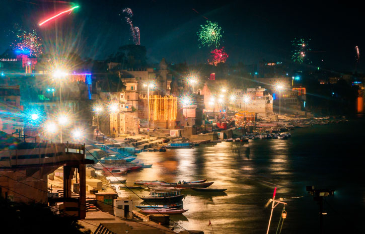 ディワリ　Diwali　インドのお正月　インド料理ムンバイ　Mumbai　ガンジス河　花火