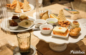インドのアフタヌーンティー　ムンバイアフタヌーンティーセット　インド料理ムンバイ　インドスイーツ　インドスナック　マサラチャイ　無限チャイ　おかわり自由　飲み放題　インド菓子　ミタイ　mithai　Mumbai +The India Tea House　四谷　四ツ谷　アトレ恵比寿　東京