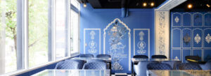 インド料理ムンバイ四谷店　2F　The Blue Haveli　インドのアフタヌーンティー　インドスイーツ　Indian Sweets　ミタイ　mithai　マサラチャイ　おかわり自由　チャイ飲み放題　無限チャイ　インドカレー　ラジャスターン地方　邸宅　まるでインド　インド旅行気分　青い店内　カフェ　インドカレー　テイクアウト　ディナー　四ツ谷　新宿区　中央線　東京