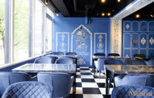 インド料理ムンバイ四谷店　2F　The Blue Haveli　インドのアフタヌーンティー　インドスイーツ　Indian Sweets　ミタイ　mithai　マサラチャイ　おかわり自由　チャイ飲み放題　無限チャイ　インドカレー　ラジャスターン地方　邸宅　まるでインド　インド旅行気分　青い店内　カフェ　インドカレー　テイクアウト　ディナー　四ツ谷　新宿区　中央線　東京