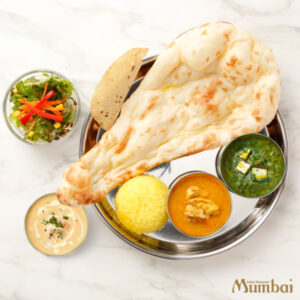 トリプルカレーセット　ほうれん草カレー　ほうれん草パニール　チキンカレー　えびカレー　インド料理ムンバイ　Mumbai　インド大使館御用達　インドカレー　ランチ　ディナー　テイクアウト　東京　九段下　丸の内　四ツ谷　四谷　横浜　みなとみらい