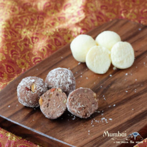 インドスイーツ　インド菓子　チョコレートラッドゥ　ホワイトラッドゥ　ラドゥ　インド料理ムンバイ＋The India Tea House　インディアティーハウス　四谷店　四ツ谷　Mumbai Dining　アトレ恵比寿店　ムンバイダイニング　ミタイ　mithai ladoo laddo　期間限定　バレンタイン限定スイーツ　インドのアフタヌーンティー　ヌン茶　無限チャイ　わんこチャイ　チャイ飲み放題　マサラチャイ