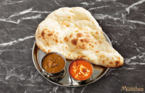 よしもとカレー　ゴーゴームンバイ イオンモール川口前川店　埼玉県川口市　インドカレー　ハーフ＆ハーフセット　コラボメニュー　フードコート　ビーフカレー　吉本興業　社員食堂　Munch Lunch　芸人ステッカー　インド料理ムンバイ　ムンバイグループ　Mumbai