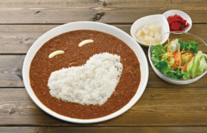 よしもとカレー　ゴーゴームンバイ イオンモール川口前川店　埼玉県川口市　インドカレー　ハーフ＆ハーフセット　コラボメニュー　フードコート　ビーフカレー　吉本興業　社員食堂　Munch Lunch　芸人ステッカー　インド料理ムンバイ　ムンバイグループ　Mumbai