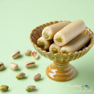 インドスイーツ　カジュピスタロール　Kaju Pista Roll　インド菓子　ミタイ　mithai　インド料理ムンバイ四谷店　アトレ恵比寿店　四ツ谷　Mumbai + The India Tea House　東京　Tokyo　Indian Sweets　新宿区　渋谷区　カシューナッツ　ピスタチオ　お菓子　スイーツ　テイクアウト　アフタヌーンティー　インド　ヌン茶　マサラチャイ　無限チャイ　チャイおかわり自由　予約方法