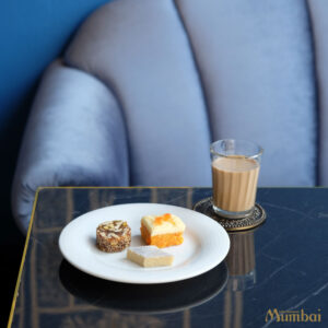 インドのアフタヌーンティー　ロイヤルアフタヌーンティー　インド料理ムンバイ四谷店＋ The India Tea House　インドスイーツ　インド菓子　ミタイ　mithai　Indian Sweets　Mumbai　ティータイム　何時　マサラチャイおかわり自由　無限チャイ　中央線　新宿区　四ツ谷