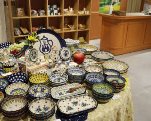 ツェラミカ アルティスティチナ　インド料理ムンバイダイニング　アトレ恵比寿　コラボメニュー　ポーランド食器　ポーリッシュポタリー　Mumbai Dining　アップルナン　マサラチャイ