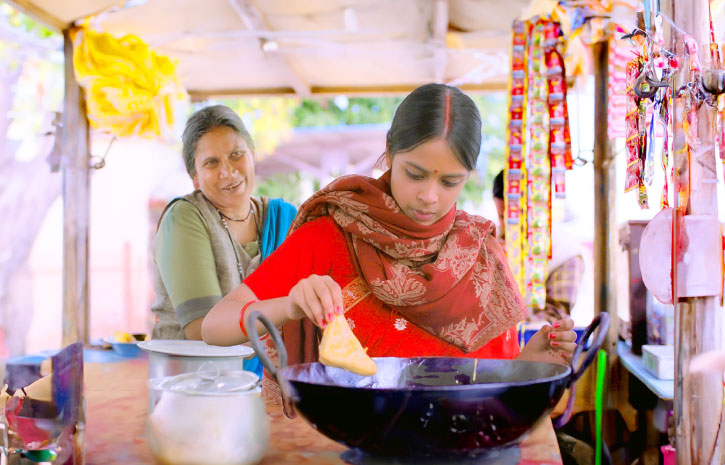 花嫁はどこへ？　インド映画　Lost Ladies　コラボメニュー　インド料理ムンバイ　実施店舗　　四谷店　四ツ谷　アトレ恵比寿店　丸の内店　ブレッドパコラ　カラカンド　レンコンのカレー　サブジ　サモサ　マサラチャイ　インドスイーツ　インド菓子　ミタイ　ミターイ　mithai Mumbai　期間限定　ナマステ・インディア