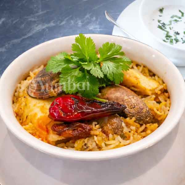 ムンバイ　新宿　新宿住友ビル　三角広場　ビリヤニ　筍　あさり　春　旬　東京都新宿区　イートイン　メニュー　価格　値段　インド料理ムンバイ